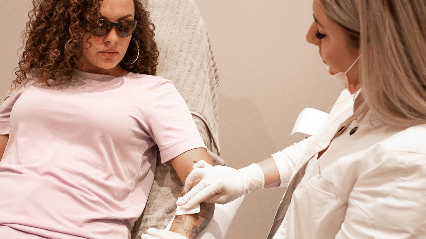 Kosten en behandelingen tattoo verwijderen cover